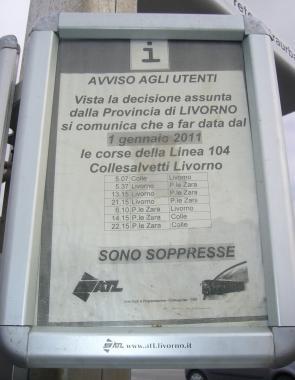 Il cartello affisso alla fermata Atl della stazione marittima