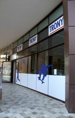 L’ingresso di Trony sulla via Aurelia