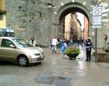 Controlli dei vigili ai varchi nella Ztl