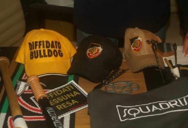 Andrea Palmeri e materiale sequestrato ai Bulldog