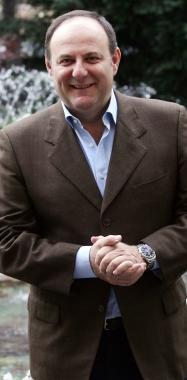 <b>CAVALIERE DI BURLAMACCO.</b> Gerry Scotti, primo presonaggio ad essere insignito del titolo di Cavaliere di Burlamacco 
