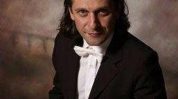 Il pianista Sandro Ivo Bartoli