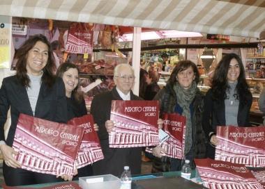 La consegna delle borse al mercato centrale 