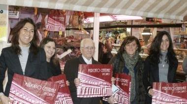 La consegna delle borse al mercato centrale
