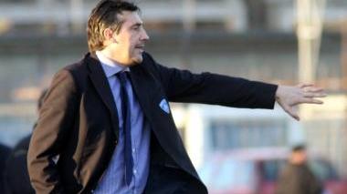 Alfredo Aglietti detta gli ordini ai suoi