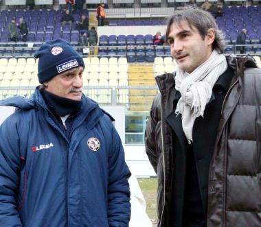 <b>SALUTO.</b> Pillon e Gregucci prima della partita  