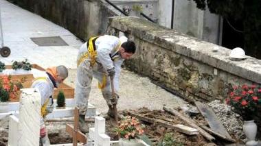 Riesumazioni al cimitero di Forno e l’assessore Fabrizio Brizzi