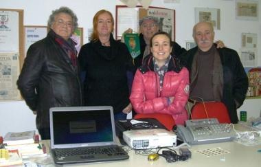 Alcuni soci del Lions con la presidente del Centro donna