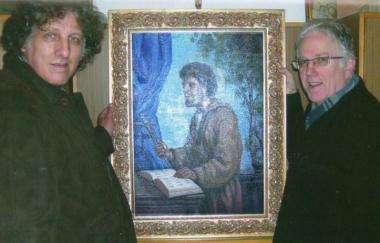 <b>OMAGGIO.</b> Il pittore Vaccaro con Paolo Barberi. A destra, S. Ermete 
