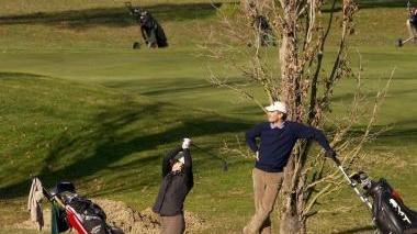 Giocatori di golf in un impianto toscano