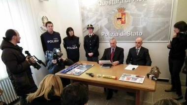 Un momento della conferenza stampa del questore