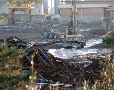 Il parco rottami della Lucchini, ieri, praticamente vuoto