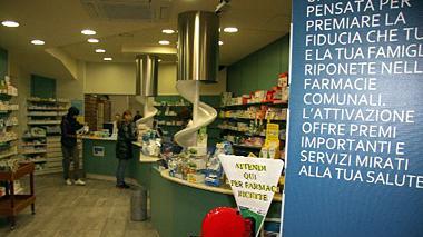 Una carta a premi in farmacia