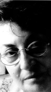 Nel riquadro a destra: un primo piano della fotografa Giovanna Tal&agrave; 