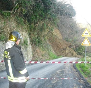 La frana in via Capannacce 