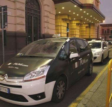 Una fila di taxi 