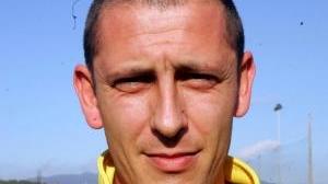 In alto lo striscione di protesta esposto durante Limite-Capraia Qui sopra Borghi dello Sciano In basso a sinistra Bartali (Coe) e a destra Scardigli (Cambiano)