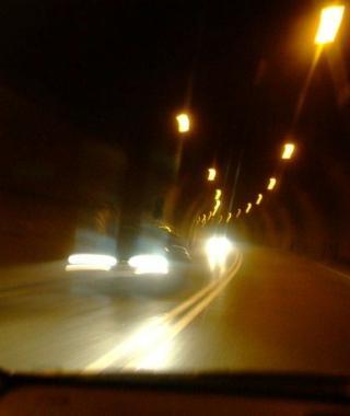 L’interno della galleria, un tratto della variante di Ponte a Moriano e la Peugeot distrutta dopo il terribile impatto (Vip)
