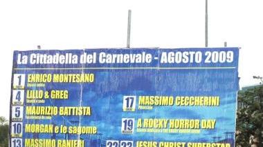Varie forme di cartellonistica pubblicitaria nelle diverse zone della città (cimitero, Cittadella, Passeggiata). A breve nuove regole