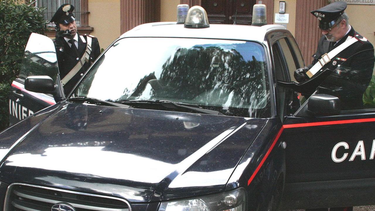 Va sotto casa della ex e spacca tutto: arrestato