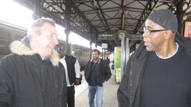 <b>ALLA STAZIONE.</b> Il saluto fra Abdul Jeelani e Andrea Forti