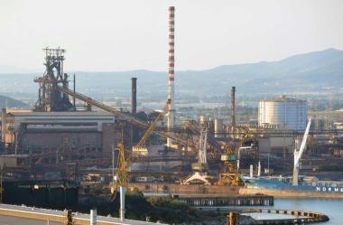 Lacciaieria Lucchini vista dal porto    