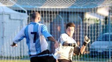 Casaburi salta il portiere avversario
