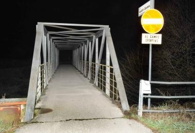 Il ponte sul torrente Ombrone a San Felice I mezzi a motore non riescono a passare  