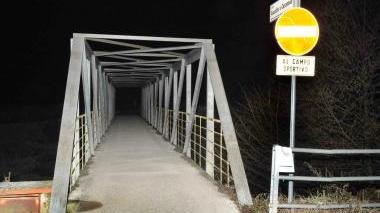 Il ponte sul torrente Ombrone a San Felice I mezzi a motore non riescono a passare