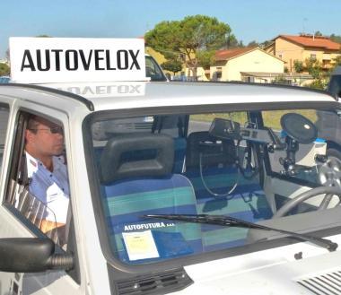 La Fiat Panda con lautovelox dei vigili urbani di Quarrata          