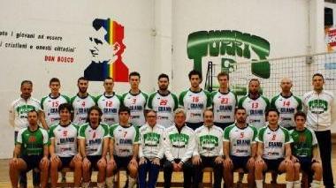 <b>VOLLEY. </b>La formazione della Turris Grandi e un muro del Cus