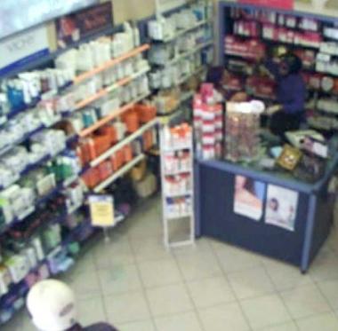 Laggressione alla titolare della farmacia a Pisa    