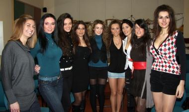<b>FOTO DI GRUPPO.</b> Le ragazze che concorrono per il ruolo di Ondina 