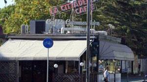 Molesta barista e aggredisce due poliziotti, arrestato