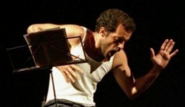 Lattore Mario Perrotta   