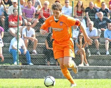 Igor Zaniolo: &egrave; lui uno dei protagonisti pi&ugrave; attesi del derby tra Massese e Pistoiese. In basso il gemello del gol Luca Ceccarelli 