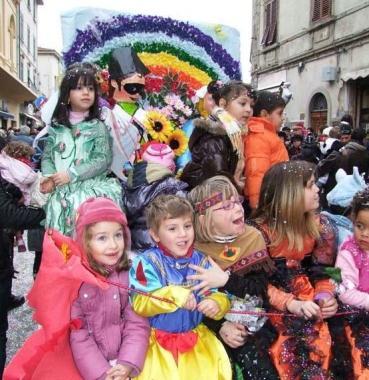 Bambine in maschera 