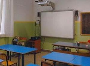 Aule brutte e sporche? Ci pensano i genitori a imbiancarle e ripulirle