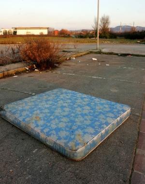 Un materasso in via Giuntini 