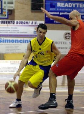 Il senatore dei castellani Ragionieri in azione con la casacca dellAbc 