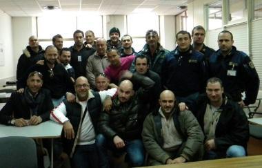 <b>DIPLOMATI </b>Foto di gruppo per i 44 nuovi addetti alla sicurezza promossi dopo il corso di formazione  