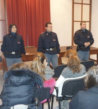 I tre agenti durante la lezione agli studenti del Niccolini Palli   