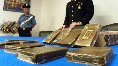 Panetti di hashish sequestrati