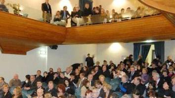 La platea del teatro Verdi di San Vincenzo