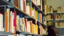 L’interno di una biblioteca comunale