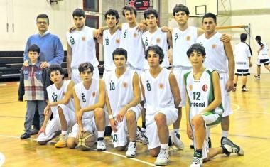<b>UNDER 19.</b> La squadra Under 19 del Green Team allenata da coach Mercogliano 
