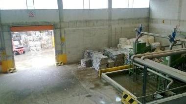 L’interno di Lucart dove viene lavorato il tetrapak