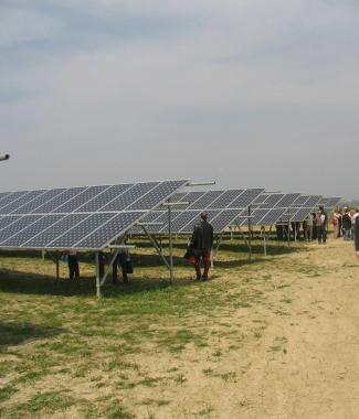 A sinistra il municipio Sotto, lex assessore Tognetti. A lato, un parco fotovoltaico 