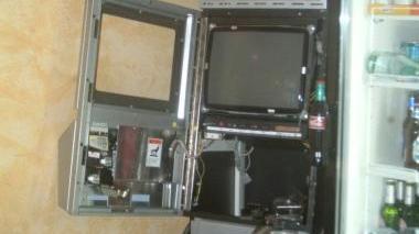 Un videopoker dopo il passaggio dei ladri