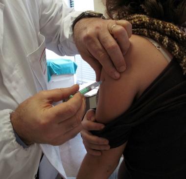 Liniezione del vaccino contro il papilloma virus  